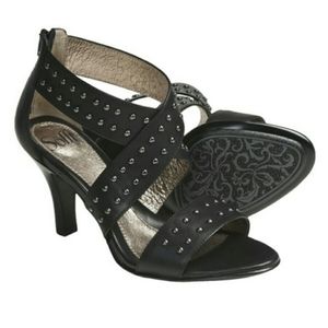 Sofft ▪︎ (9) Gaea Studded Leather Heels